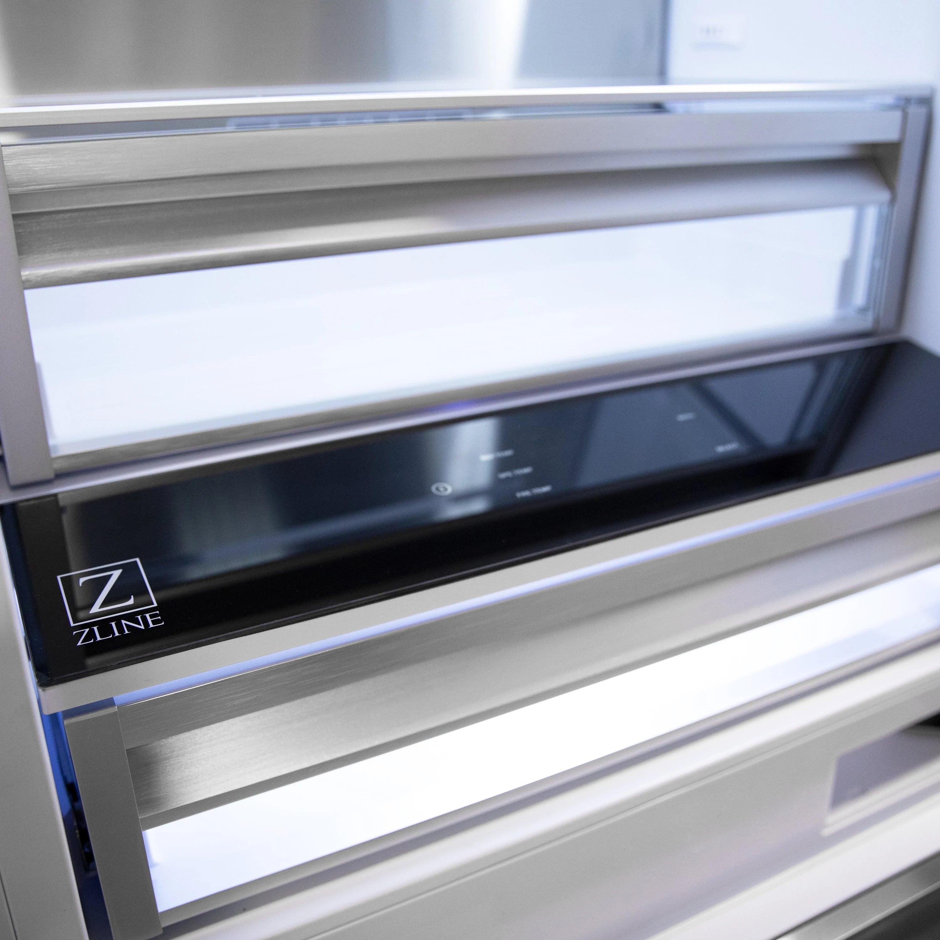 ZLINE 60 In. 32.2 cu. ft. Built-In 4-Door Refrigerator with Internal Water and Ice Dispenser in Stainless Steel 9
